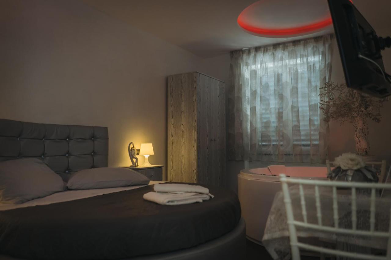 Dl Luxury B&B Наполи Стая снимка